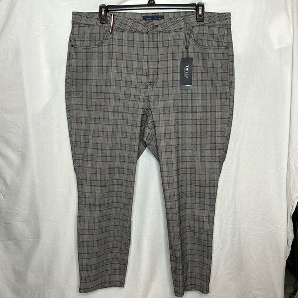 Tommy Hilfiger Pants, Flex Fit, High-Rise, Black/Red Plaid, NWT in Size 22W - Picture 4 of 14